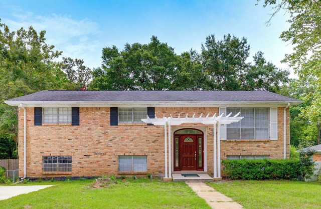 Walk to University of South Alabama: Mobile Apt