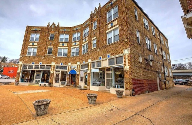 Walk to WashU and Downtown Clayton | 2BR W&D