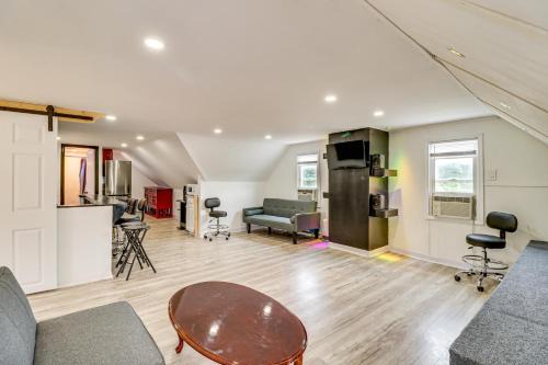 Walkable Abode in Stroudsburgs Business District!