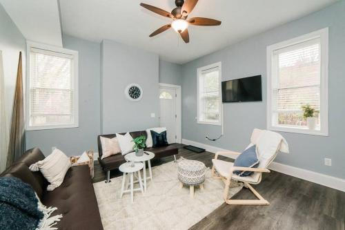 Walkable and Spacious Apt - Parking - GroupStay