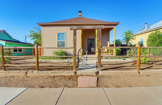 Walkable Location, Fenced Yard: Wickenburg Home!