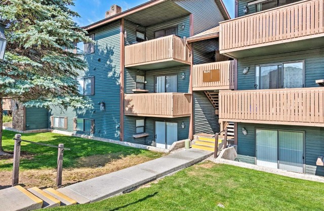 Walkable Park City Condo with Pool and Hot Tub!