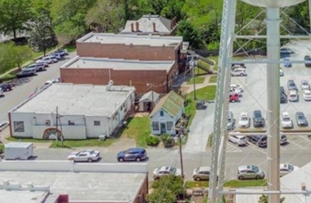 Walkable Waxhaw: Fully Renovated, Sleeps up to 7