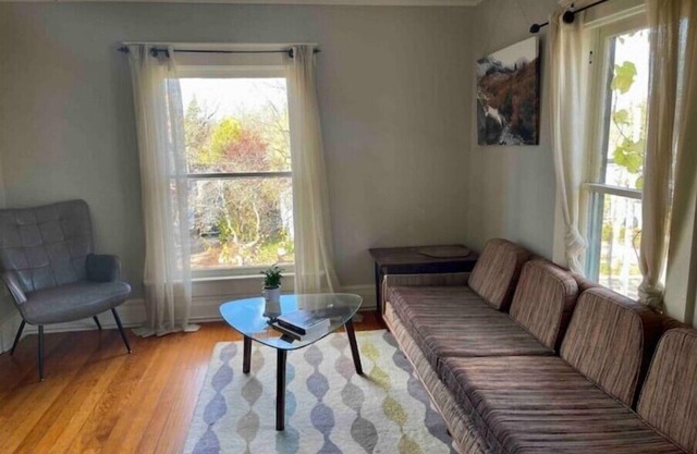 “Walkers’ Paradise”-Old Westside 2nd floor Apartment in Historic House