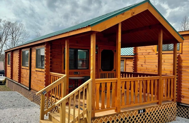 Walking Distance to Lake James: Private Resort Amenities