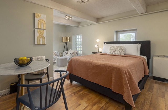 Walking Distance to Campus, Food & Entertainment!