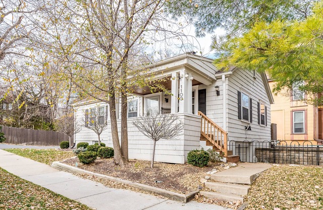 Walking distance to Country Club Plaza Entertainment District