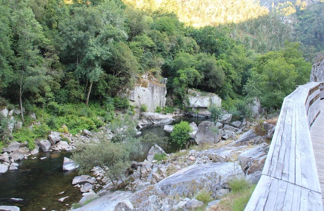 walkway of the Paiva River - Várzea river beach (1km)