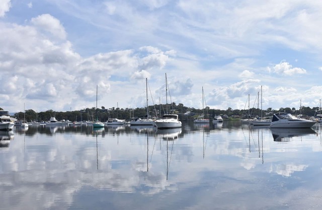 Wangi Lakehouse - renovated Lake Macquarie lakefront Location