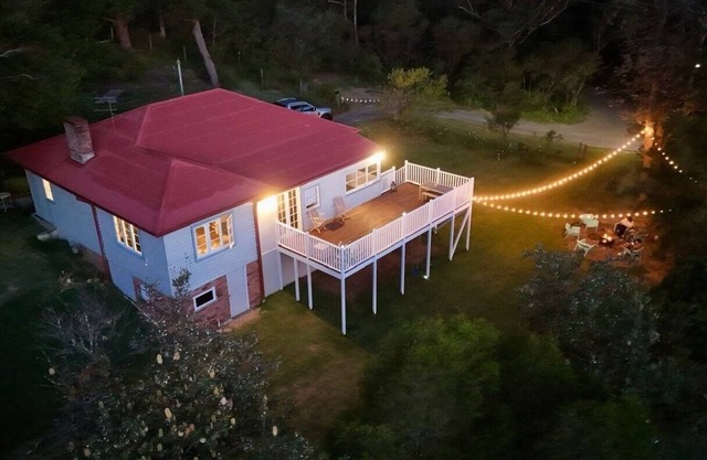 Waratah House - Blue Mountains family friendly retreat.