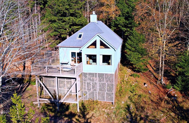 Warm and welcoming chalet with spectactular mountain views in Snowshoe Resort