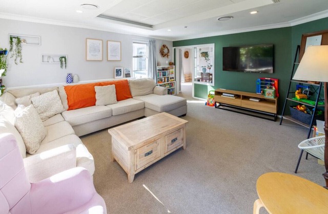 Warm Family Home near CHCH Airport with Parking