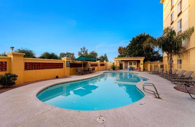 Warm & Welcoming: Your Mesa Escape with Family Features | Free Parking