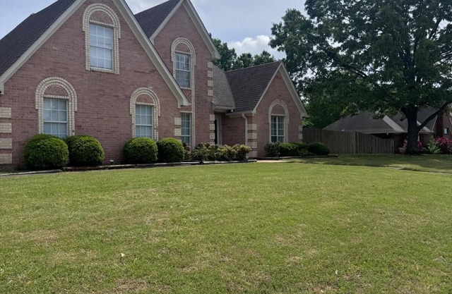 Warmth & Charming, Cozy 4BR Brick Home with Private Pool in Olive Branch