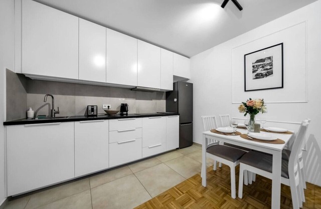 Warsaw Praga Apt - Parking, Tram&Shops nearby - by Rentujemy