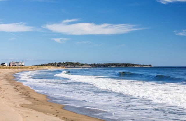 Watch the sunshine dancing off the ocean in this quaint ocean front cottage.