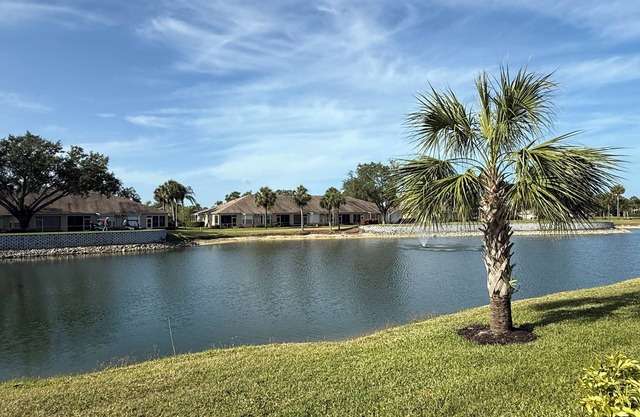 Water and golf course views in Country Creek!