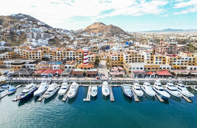 Water condo w/private terrace & best LOCATION in Los Cabos Marina Downtown.