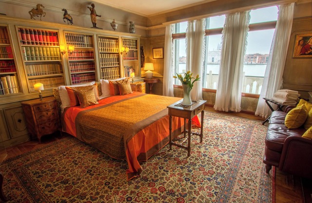 Water front luxury apartment with fantastic views on the Giudecca canal