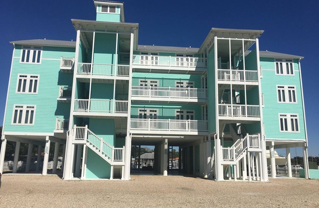 Water Front, Pool and Boat Slip