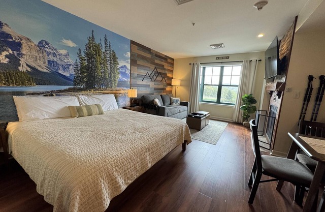 Water Park (Next Door) Pool Hot Tubs Sauna Gym Stunning Sunsets #261