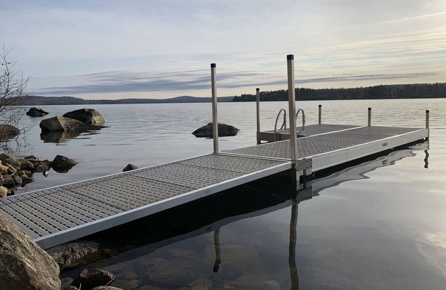 Water's Edge- cozy lakeside camp
