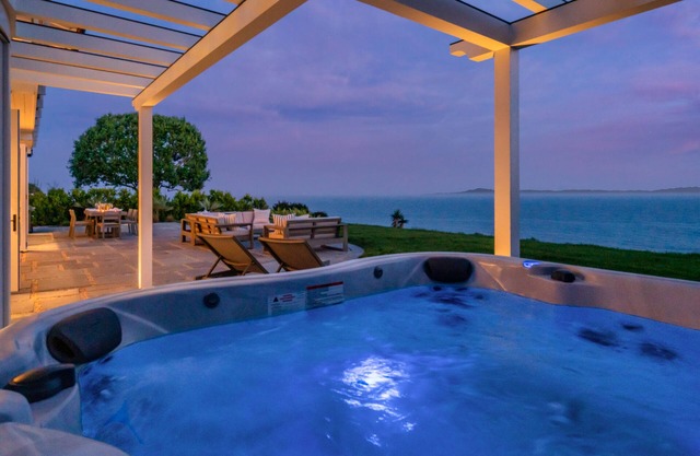 Water's Edge - Modern Cliffside Luxury in Santa Barbara