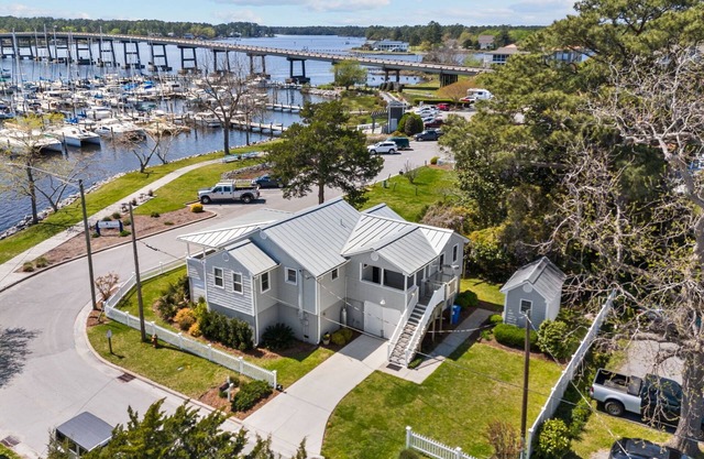 Water Street Cottage - Waterfront Destination
