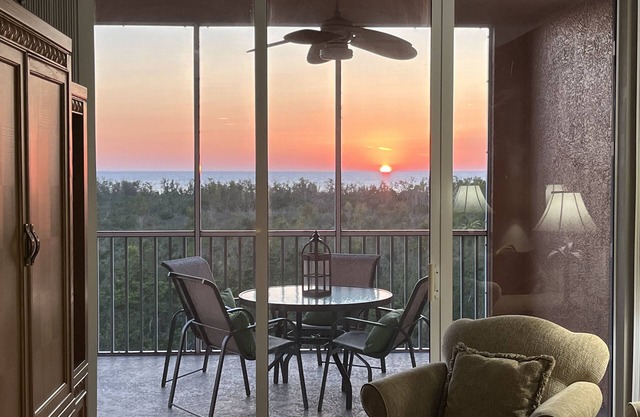 WATER & SUNSET VIEWS WITH POOL!