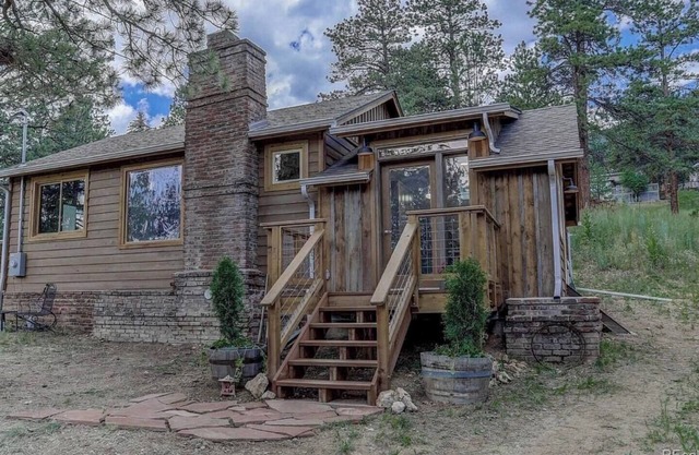 waterfall/stream, sauna, fireplace, hammock, full kitchen