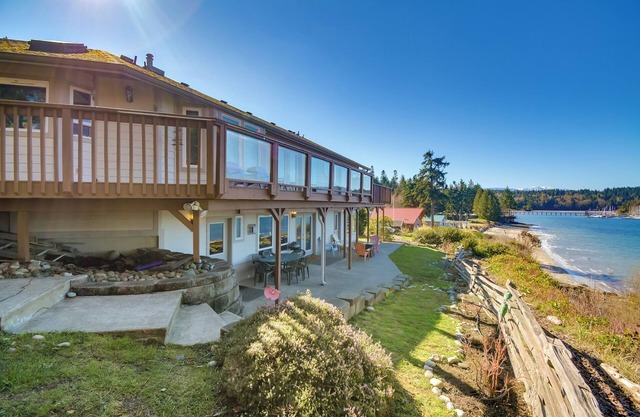 Waterfront PNW Escape w/Deck & Beach Access!