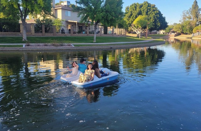 Waterfront 4 Bedroom Home. Tempe Mesa border. No Stairs. Discount longer stays.