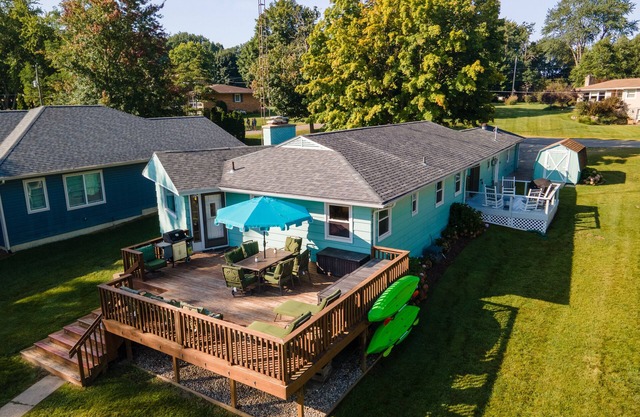 Waterfront 4BR/2.5BA W/2 Large Decks | Haven K