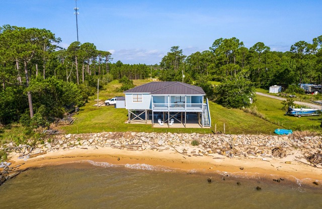 Waterfront Alabama Vacation Rental w/Deck