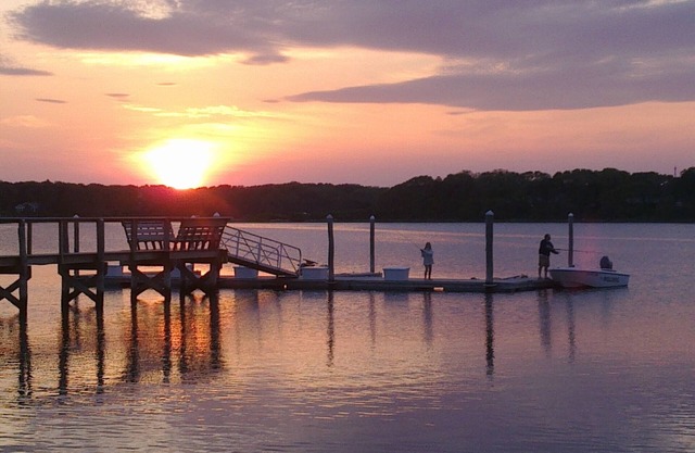 Waterfront, Amazing Sunsets, Dock, Fishing and Small Beach, 2 bedrooms sleeps 4