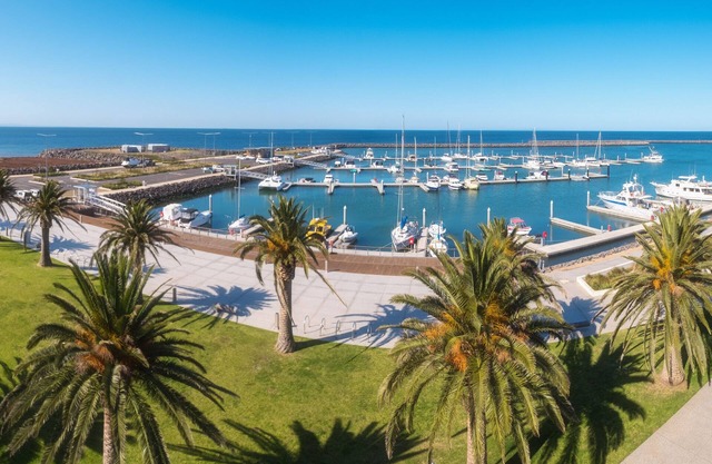 Waterfront Apartment with marina views!!!