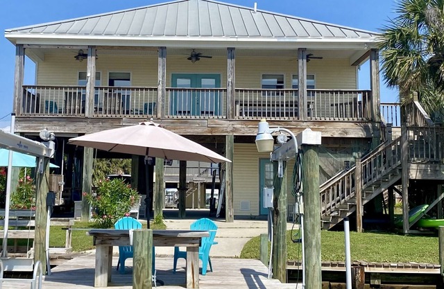 Waterfront Beach House on Dauphin Island ideal for Boating, Beaching, or Birding