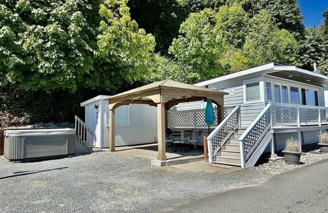 Waterfront Cabin on Camano Island with hot tub and outdoor patio.
