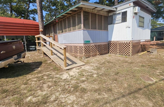 Waterfront Cabin on Toledo Bend Lake - minutes from the water.