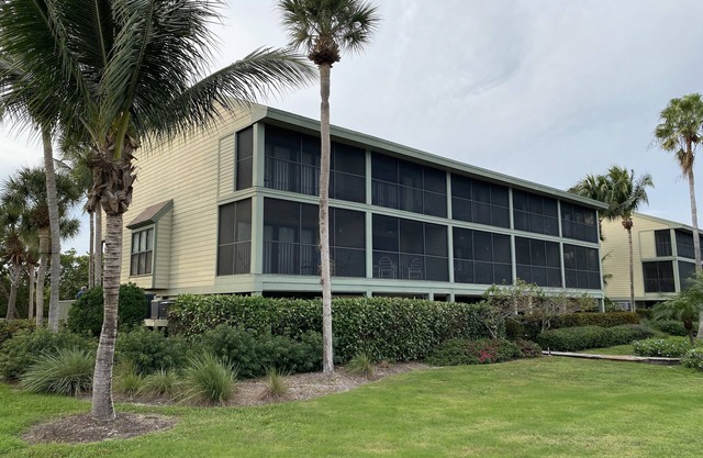 Waterfront condo located in the waterfront paradise of Bokeelia