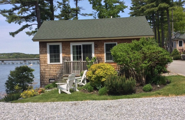 Waterfront Cottage in Mid-coast Maine