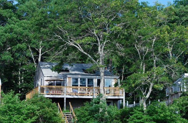 Waterfront Cottage on Private Lake with Dock