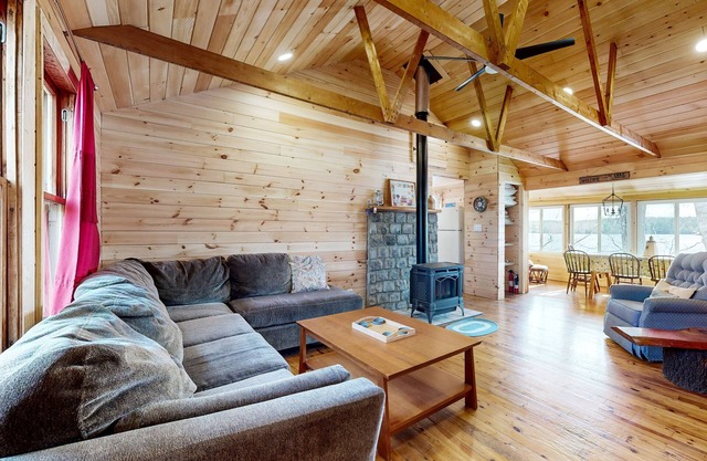 Waterfront, dog-friendly cabin on China Lake with dock, canoe & firepit