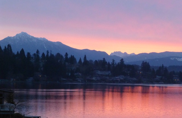 Waterfront Gated, Breathtaking Mountain & Lake View Guest House on Lake Stevens!