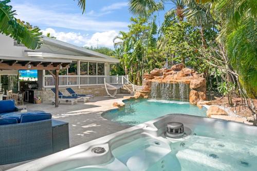 Waterfront Gem , private boat dock , ocean access