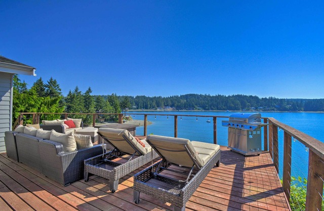 Waterfront Gig Harbor Home w/Furnished Deck
