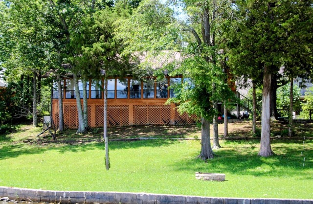 Waterfront Home Sleeps Five ~ Two Kayaks and Private Pier