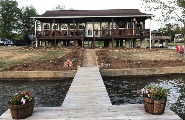 Waterfront house on Weiss Lake