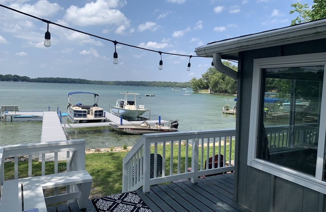 Waterfront Lake Cottage - Upper Nemahbin Lake