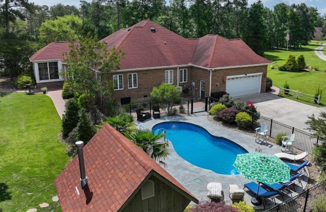 Waterfront Mansion w/Saltwater Pool, Dock, Game room, Tiki Bar, Kayaks + More